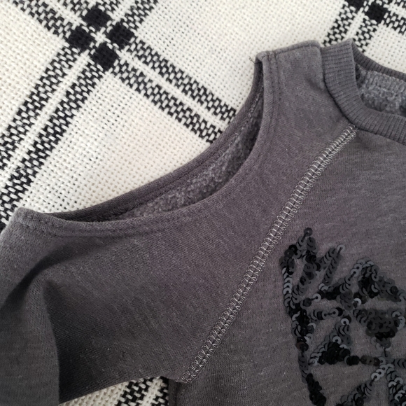 Cold shoulder Sweatshirt - Picture 6 of 6